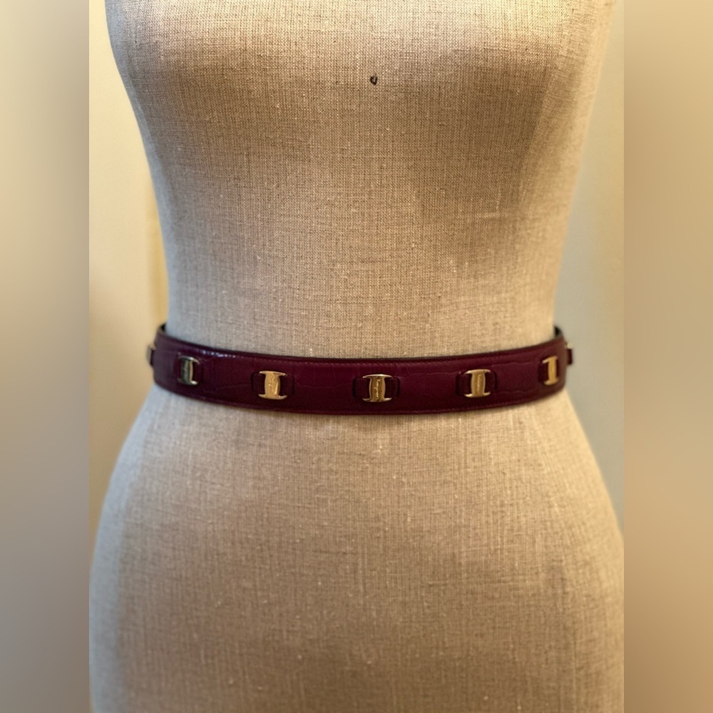SALVATORE FERRAGAMO leather belt in purple
